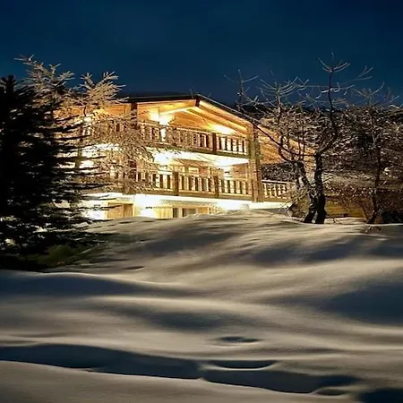 In 4 Vallees With Ski-in Access